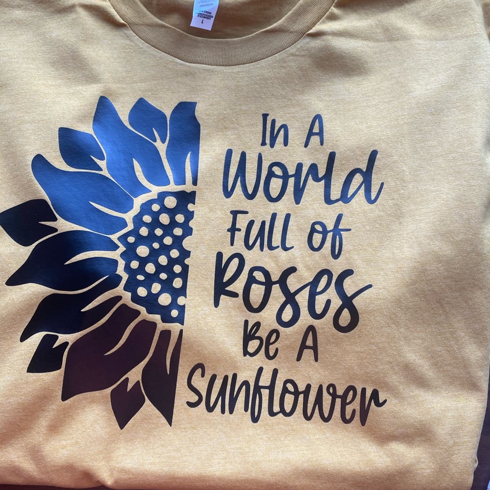 T-shirt size large